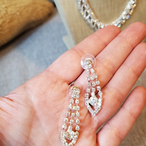 BNIB Gorgeous Rhinestone Jewelry Set - Picture 6 of 7